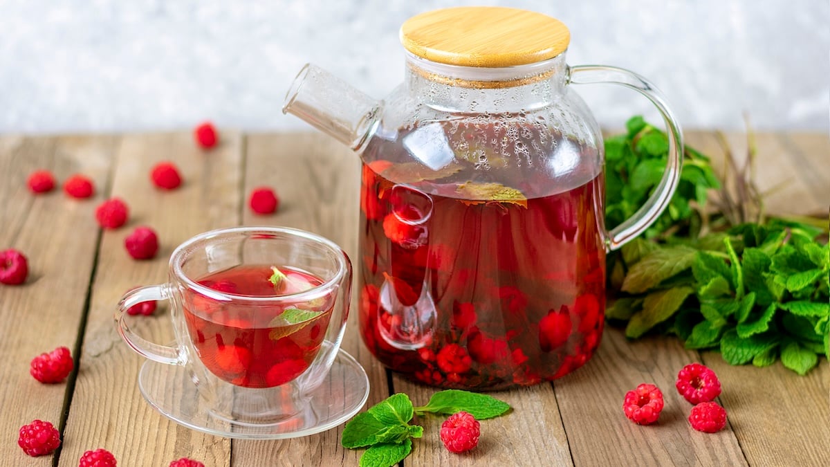 Thé glacé aux fruits rouges et basilic